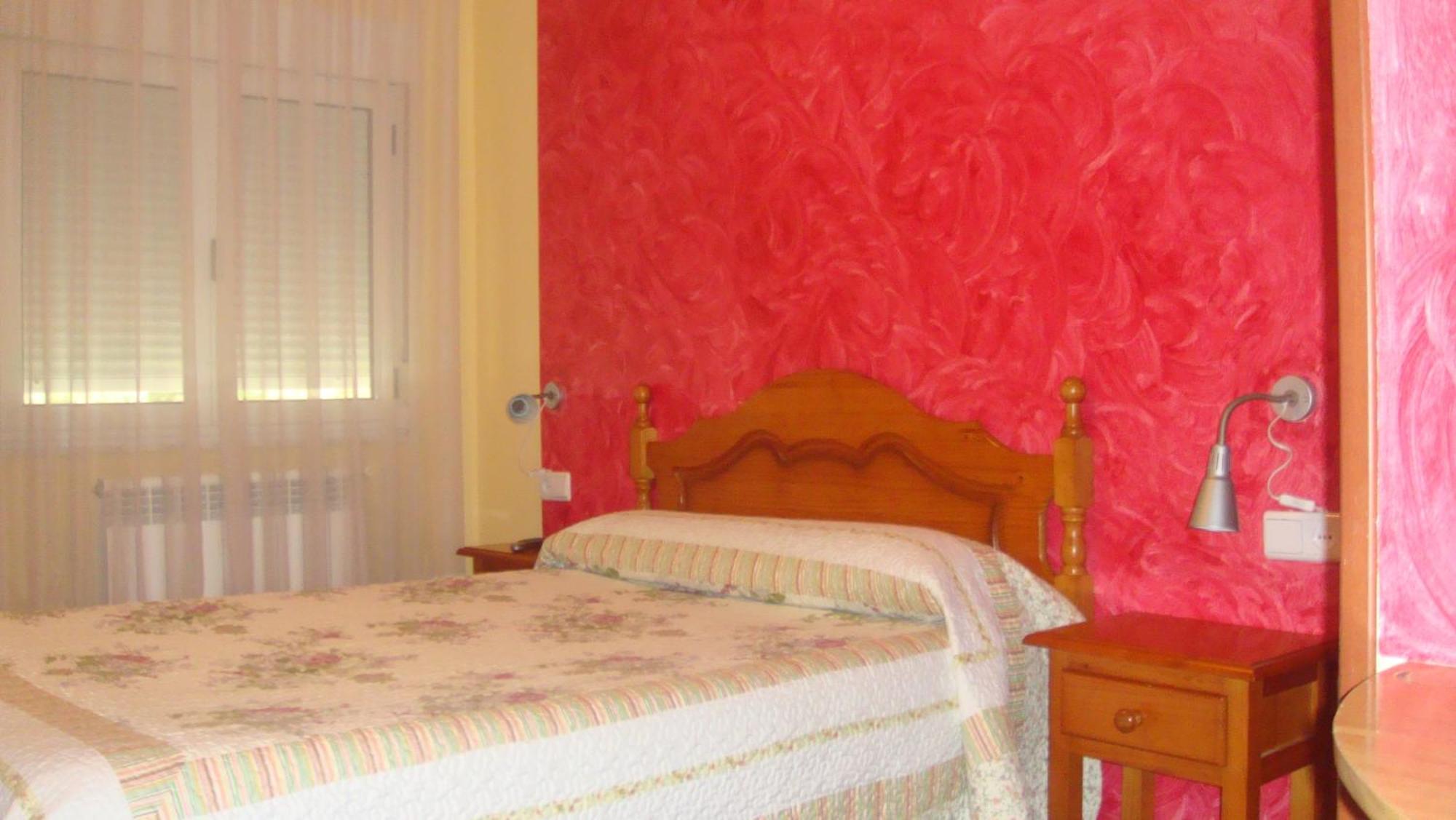 Hostal Poncebos Room photo